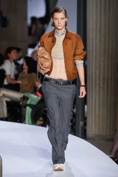 Look 24